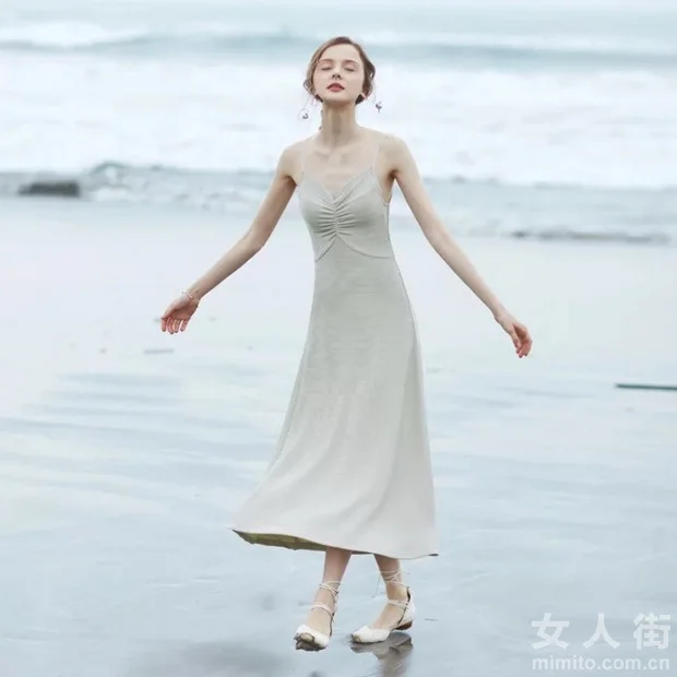 化身chic lady，今天流行的12款连衣裙