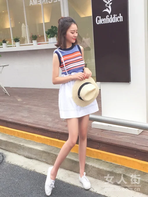 吊带只有这样穿，才能性感又可爱