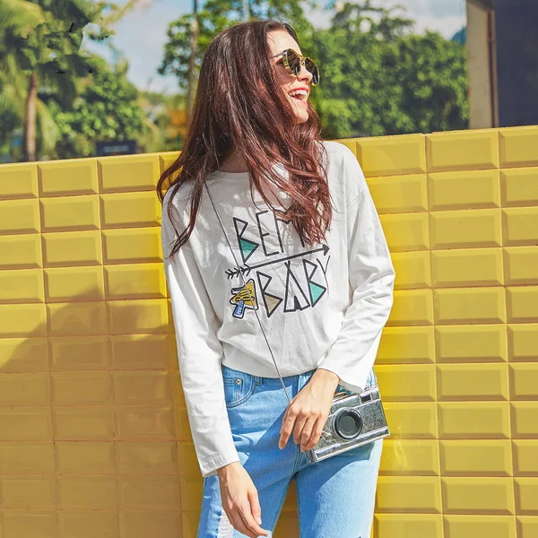 T恤搭工装裤,小姐姐的别样中性风