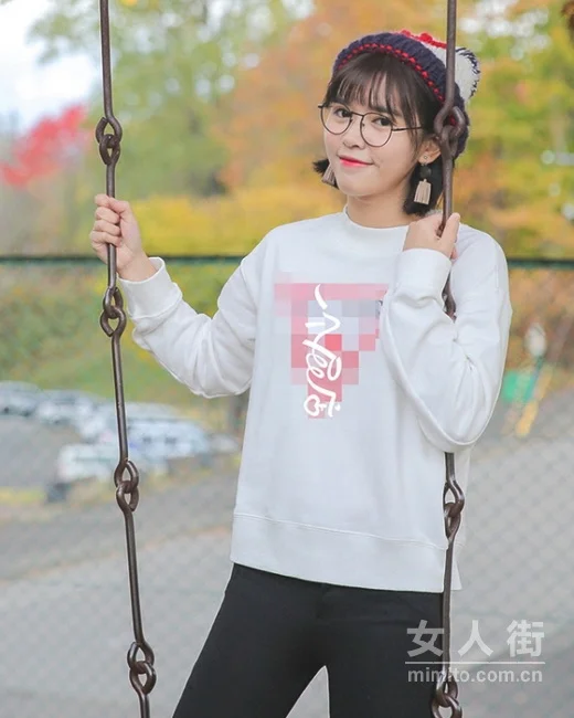 冬季完美搭配，经典卫衣和牛仔裤！