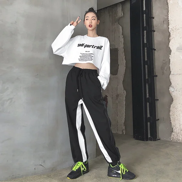 T恤搭工装裤,小姐姐的别样中性风