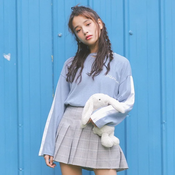 T恤搭工装裤,小姐姐的别样中性风