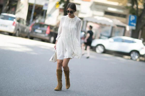 冬天穿裙子配什么鞋好看