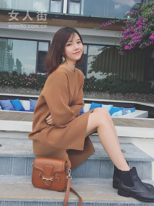 打底裤已过时了，毛衣裙才是万能搭