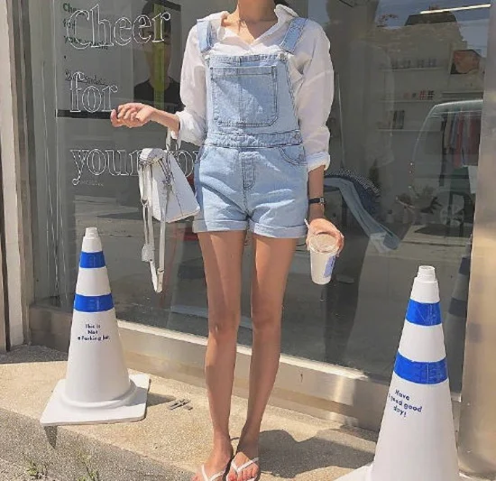 筷子腿女生简单日常的度假期穿搭