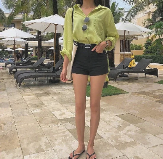 筷子腿女生简单日常的度假期穿搭