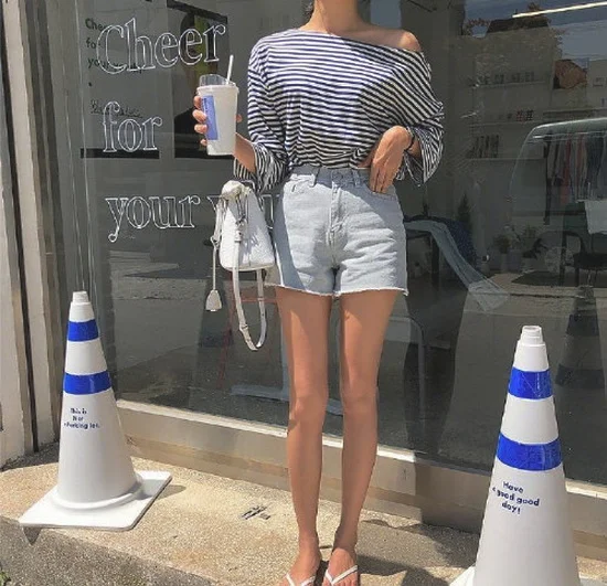 筷子腿女生简单日常的度假期穿搭