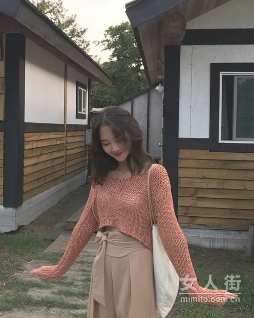 早秋针织衫搭配示范：知性的成熟范儿