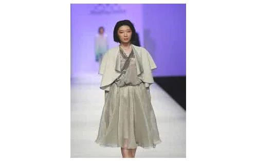 服装设计师的经历_中国有名的服装设计师