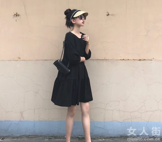 经典百搭小黑裙，掀起复古时尚新潮流