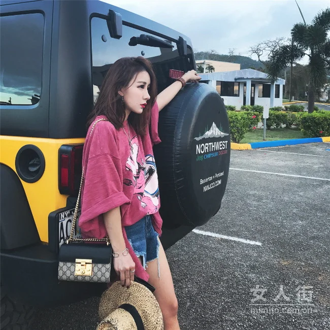 时髦还个性的短袖，诠释夏日万种风情