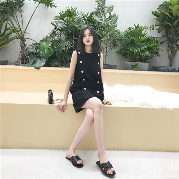 夏日穿搭攻略：连衣裙打造十足女人味