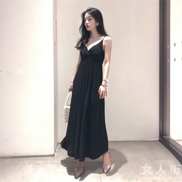 夏日穿搭攻略：连衣裙打造十足女人味