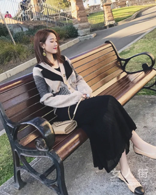 别急着套大衣，选好针织开衫衬衣更美
