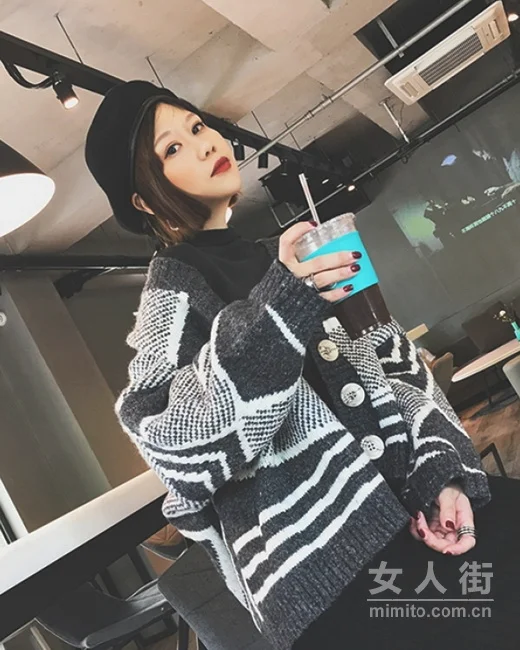 别急着套大衣，选好针织开衫衬衣更美
