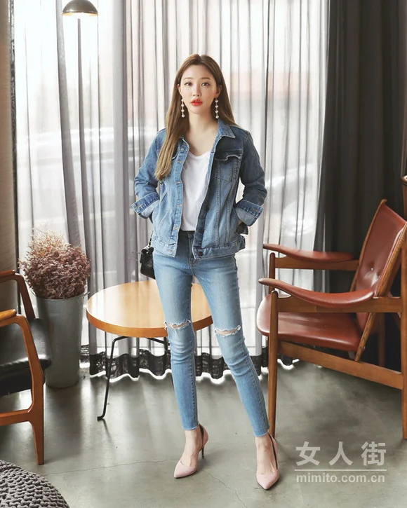 牛仔外套怎么搭，时尚达人示范最新时尚搭配
