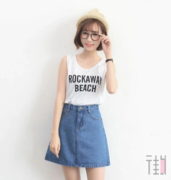 今夏最流行，“牛仔半身裙穿搭”示范