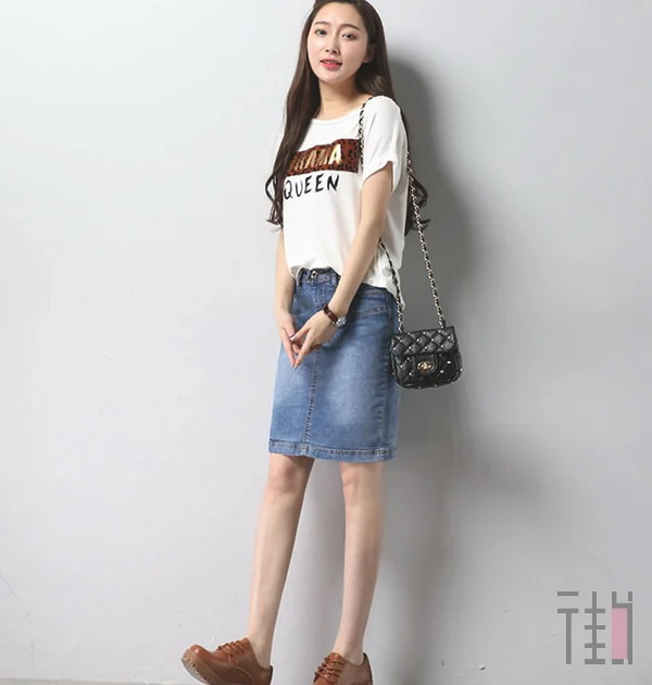 今夏最流行，“牛仔半身裙穿搭”示范