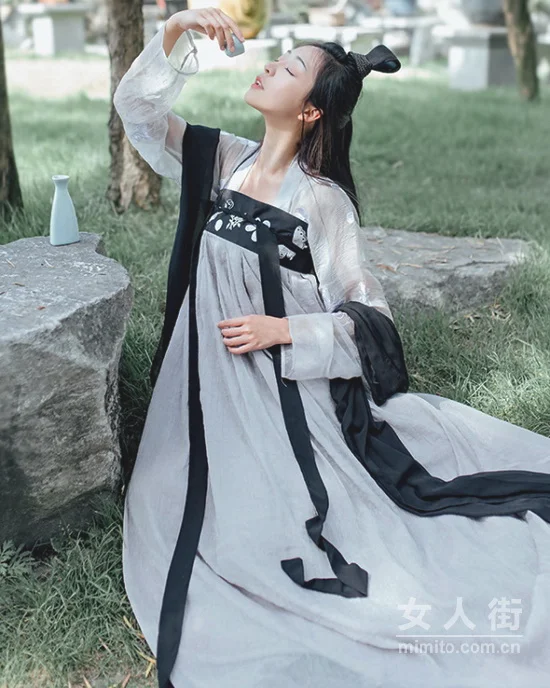 美少女的迷人韵味，谁说汉服不能日常化？
