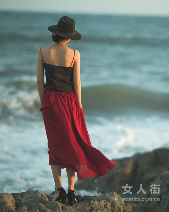吊带背心，夏日最特别的性感与风情！