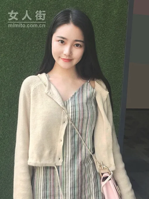 穿上最美的开衫，一起去看油菜花开