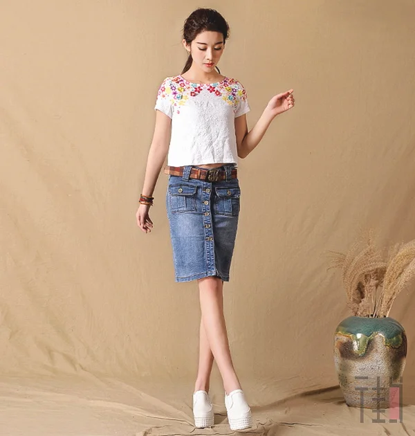 今夏最流行，“牛仔半身裙穿搭”示范