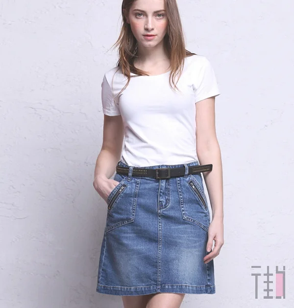 今夏最流行，“牛仔半身裙穿搭”示范
