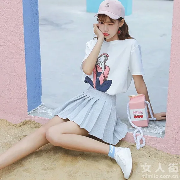 夏季甜蜜约会，T恤+格子裙狂撩汉