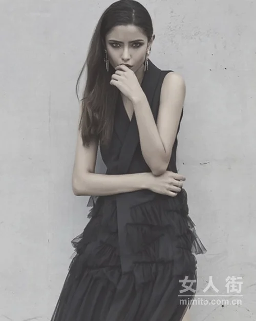 西装遇上柔美，干练小女人魅力搭配
