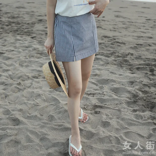 夏季甜蜜约会，T恤+格子裙狂撩汉
