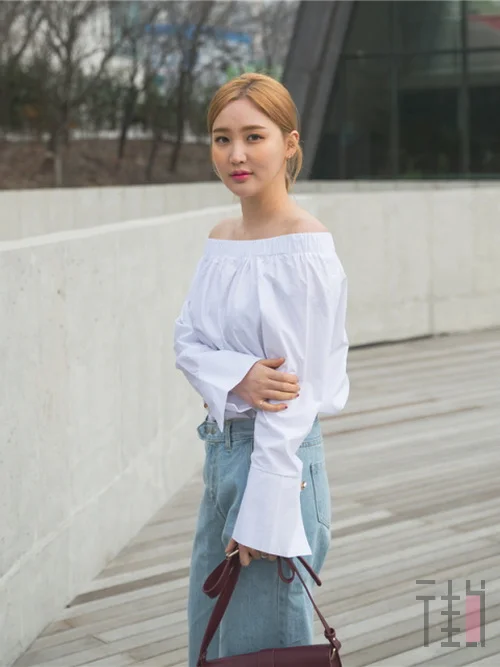出行穿搭小心机 穿露肩衫做女神