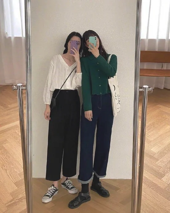 配色高级温柔的早秋闺蜜出游穿搭