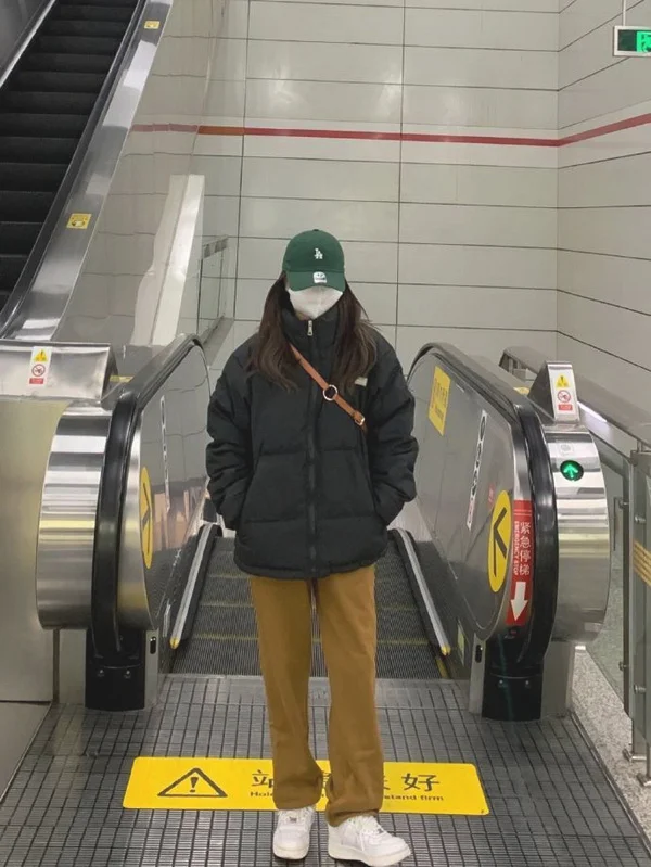 又甜又酷！小个子女生秋冬穿搭示范