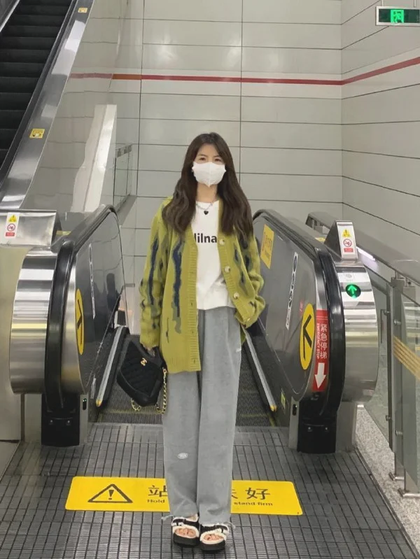 又甜又酷！小个子女生秋冬穿搭示范