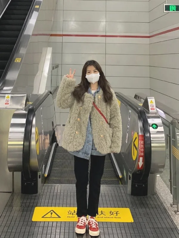 又甜又酷！小个子女生秋冬穿搭示范