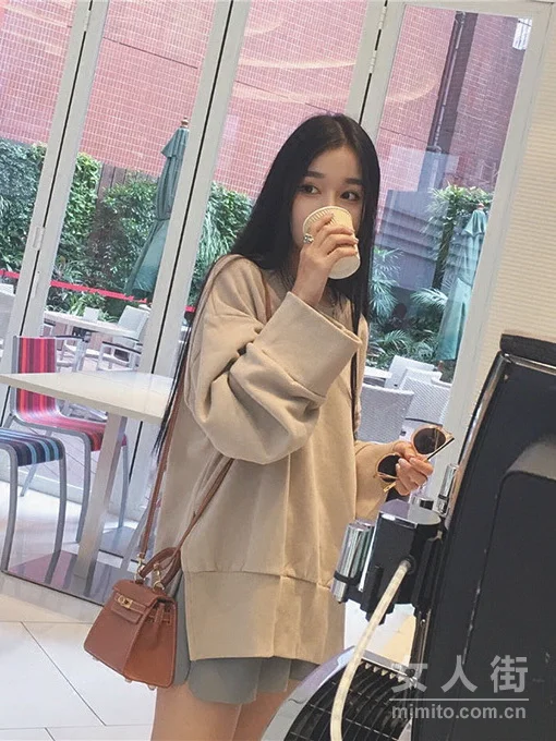 这些BF风的长袖卫衣怎么看都漂亮！