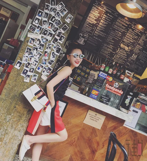 看大长腿!最显大长腿的“迷你裙穿搭”