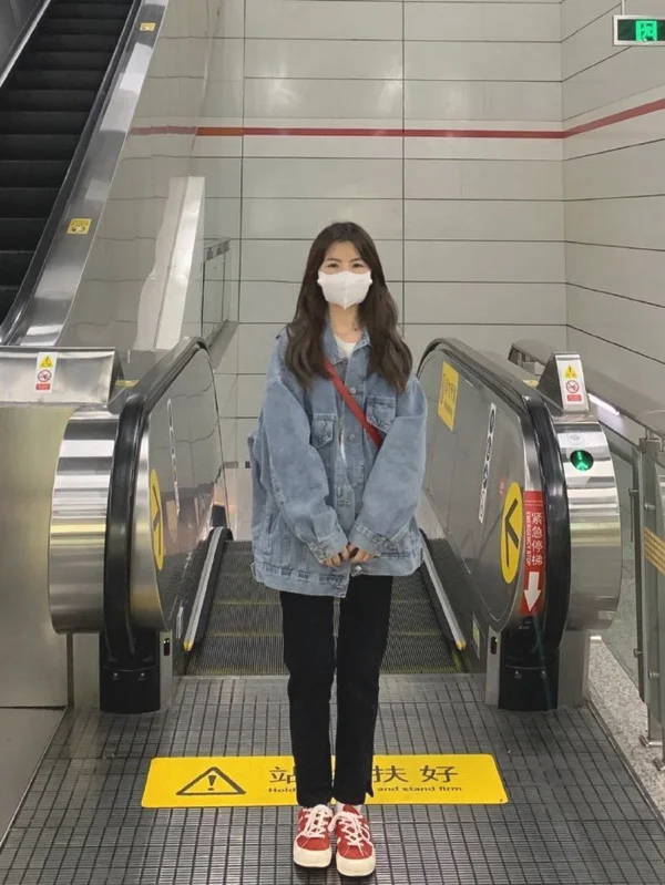 又甜又酷！小个子女生秋冬穿搭示范