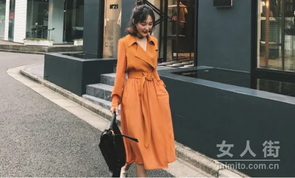入秋没有外套，要多尴尬又多尴尬