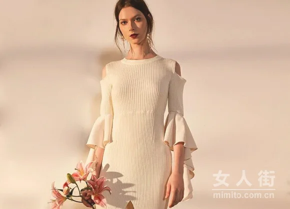 今秋甜美大比拼，种草喇叭袖美衣
