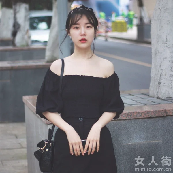 你小露香肩的样子，真得很撩人