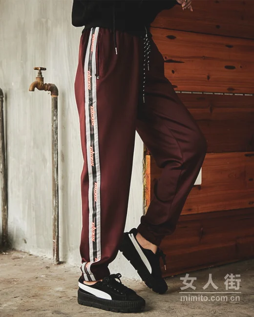 妹子们都爱！那些自带瘦腿效果的裤子