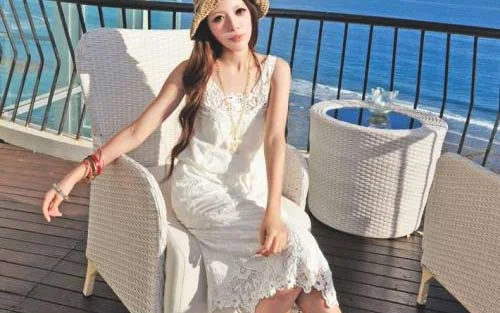 皮肤黑的女生穿什么_黑皮肤女生穿衣搭配