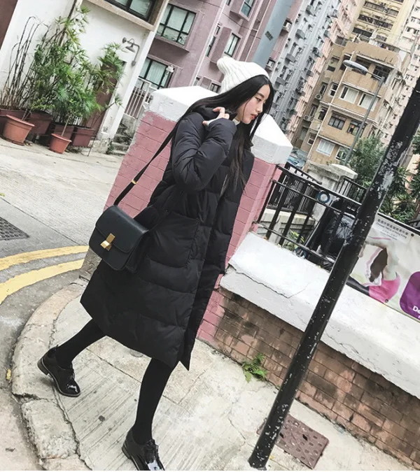 羽绒服穿这个颜色才不会显臃肿