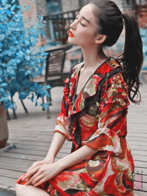 如何穿出甜美轻熟风，荷叶边元素穿搭
