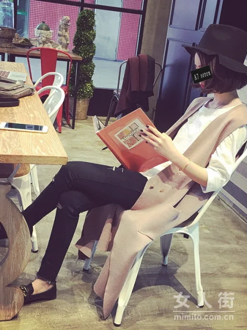 早秋凹造型必备 马甲怎么穿都是美的