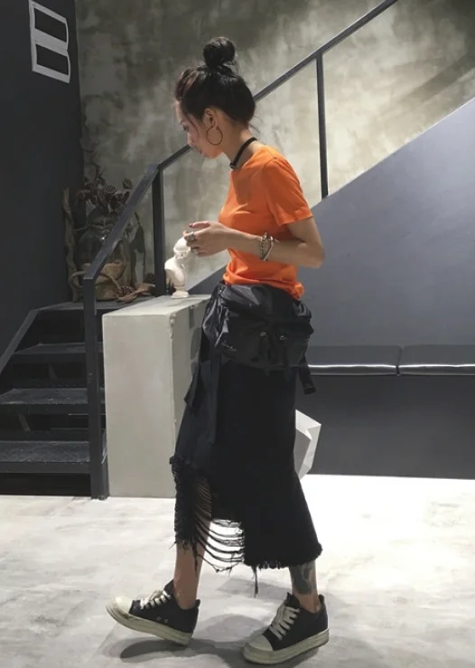 青春活力牛仔裙，经典之余的小时尚