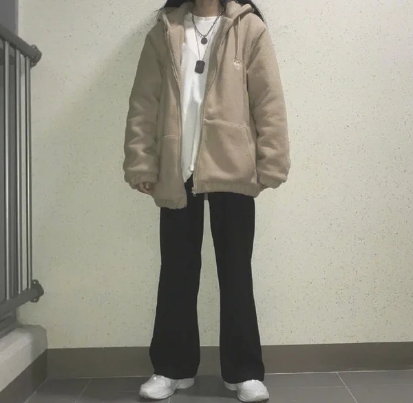 酷女孩的黑色系冬季搭配示范