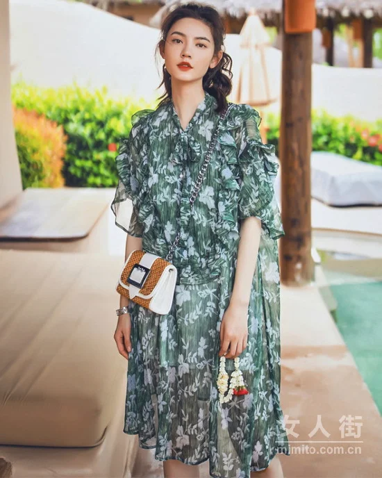 拒绝千篇一律，连衣裙要有点小惊艳