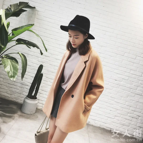 减龄活力穿搭，今冬流行的长款呢大衣